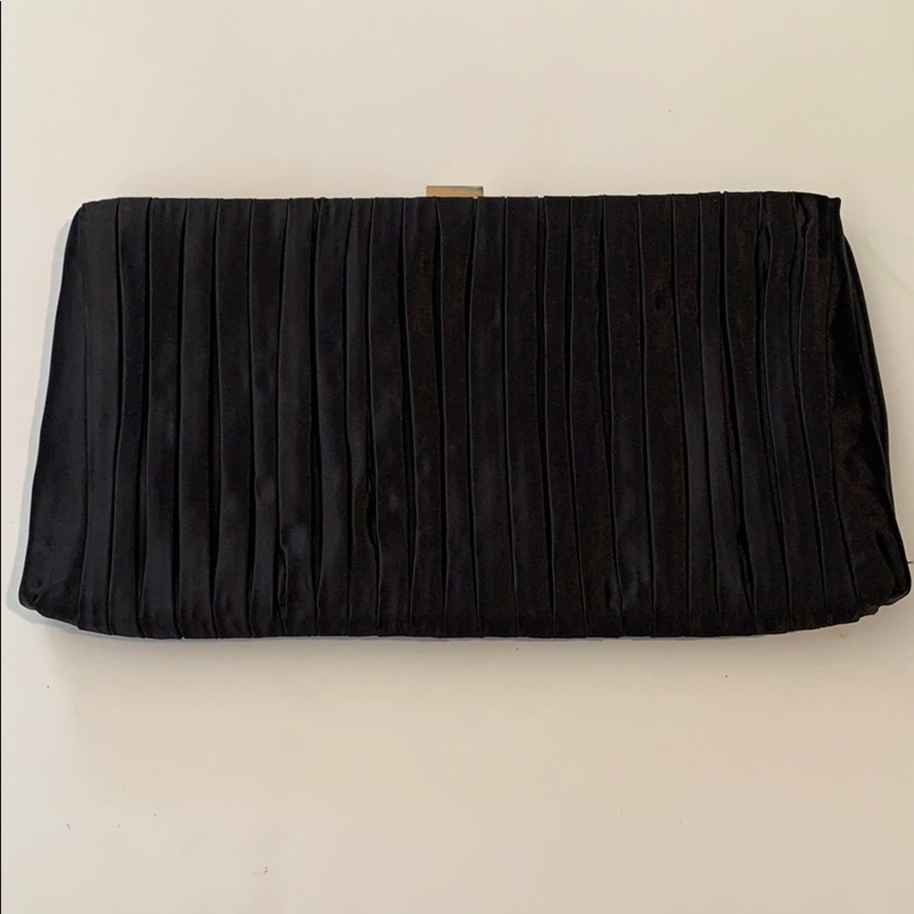 Black clutch